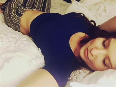 Amanda Cerny taking a selfie