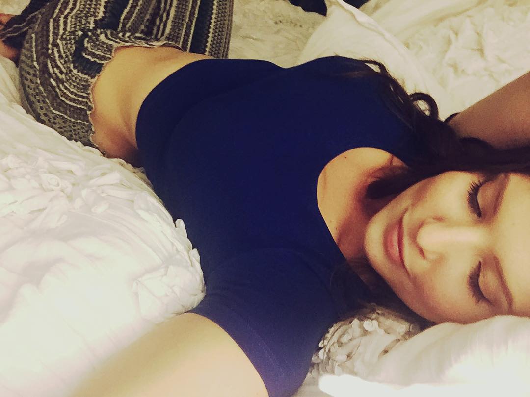 Amanda Cerny taking a selfie