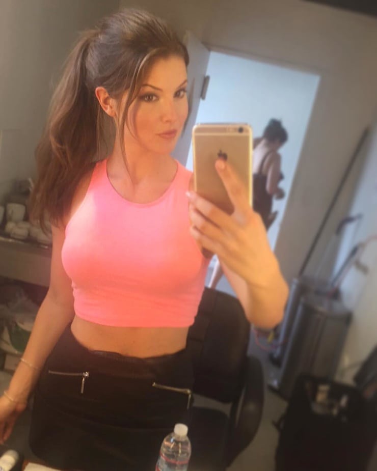 Amanda Cerny taking a selfie