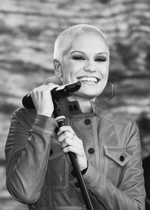 Jessie James Decker Pictures Jessie James Decker