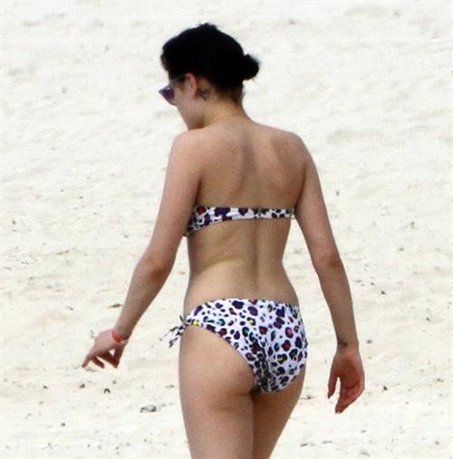 Jessie James Decker in a bikini - ass