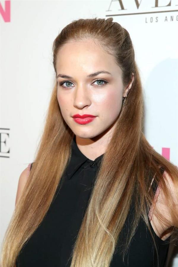 Alexis Knapp