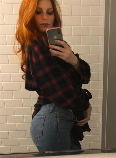 Alea Kay taking a selfie