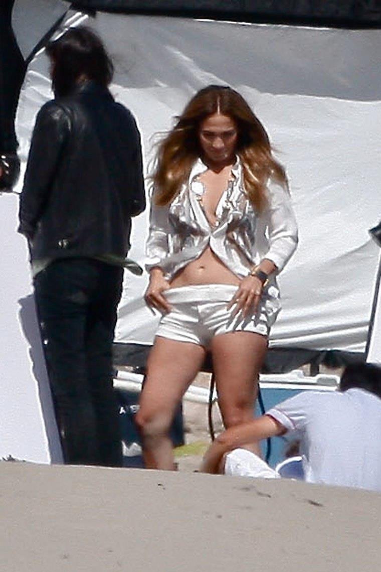 Jennifer Lopez Says Shes Back on the Block in Glam 