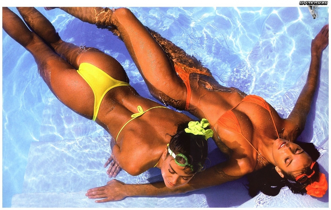 Elle MacPherson in a bikini