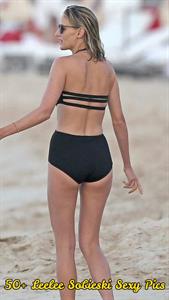 Leelee Sobieski - ass