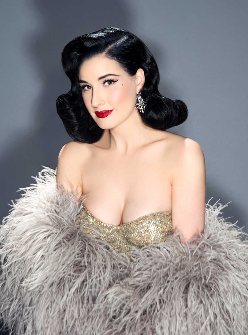 Dita von teese's. Дита фон Тиз. Дита фон Тиз Бурлеск. Дита фон тис в молодости. Дита фон Тиз фотосессии.