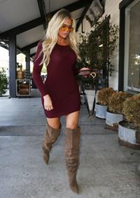 Khloe Kardashian seen by paparazzi in a sexy little tight dress showing off her body.














