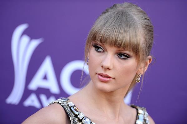 Taylor Swift 48th Annual Academy of Country Music Awards in Las Vegas 4/7/13 