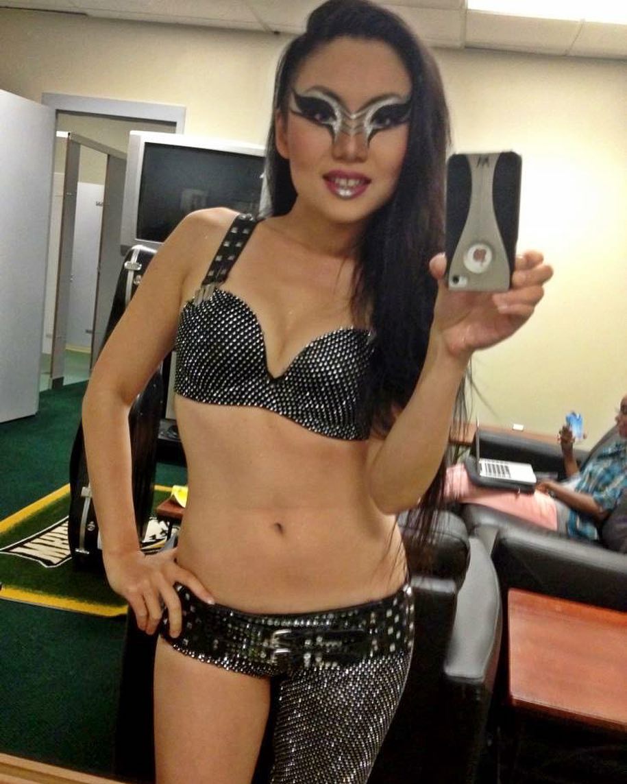 Tina Guo in lingerie taking a selfie