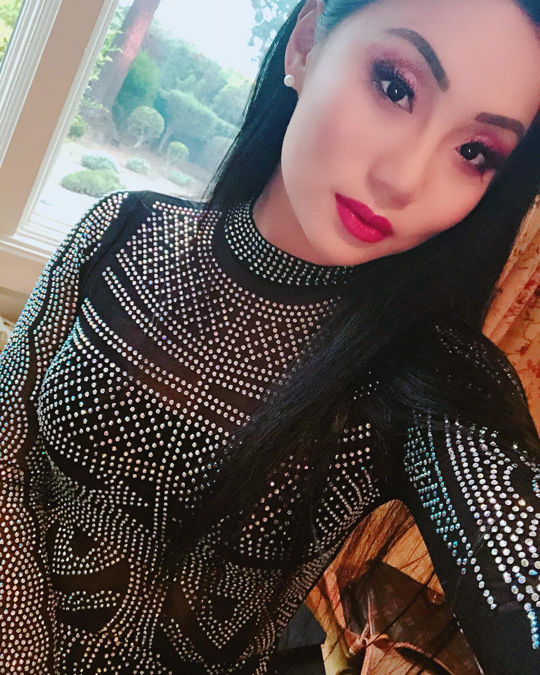 Tina Guo taking a selfie