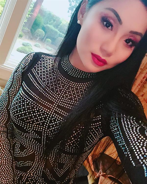 Tina Guo taking a selfie