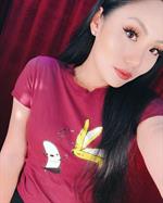 Tina Guo taking a selfie