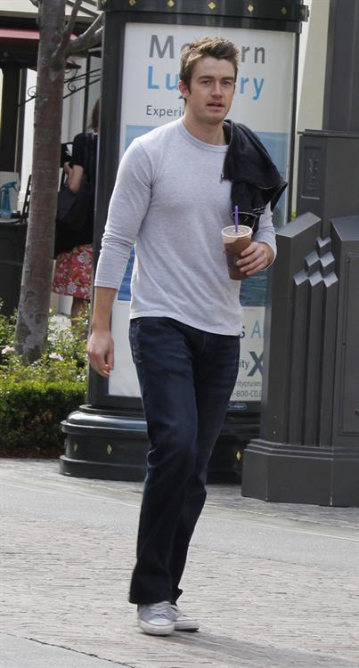 Stephanie Pratt with Robert Buckley in Los Angeles (16.05.2013) 