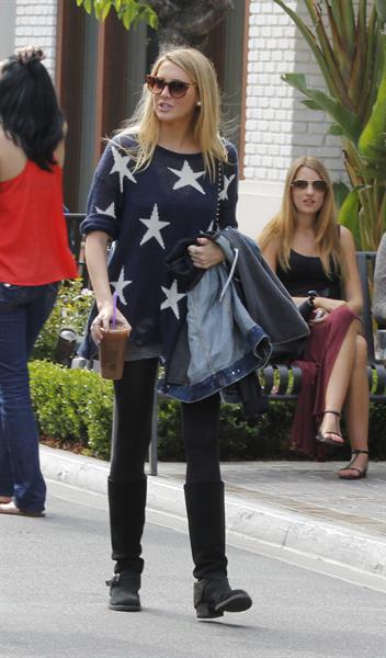 Stephanie Pratt with Robert Buckley in Los Angeles (16.05.2013) 