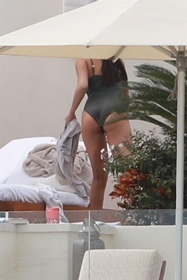 Selena Gomez - ass