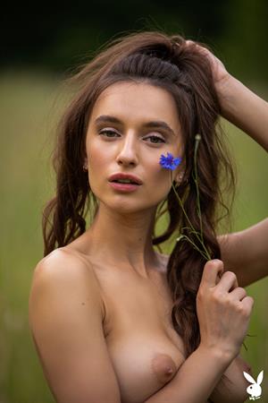 Gloria Sol Nude Pictures Gloria Sol in the Green Outdoors