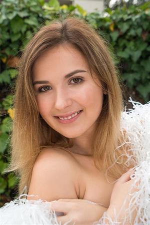 Anata Petite Nude Model