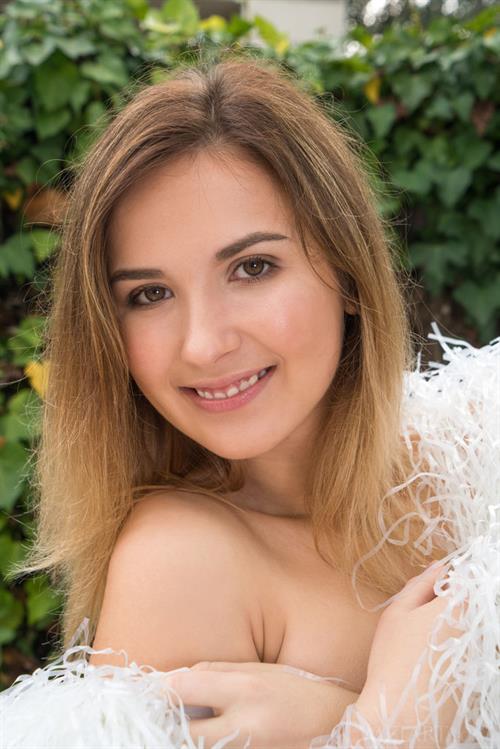 Anata Petite Nude Model