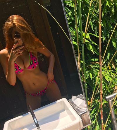 Emily Deyt-Aysage - selfies