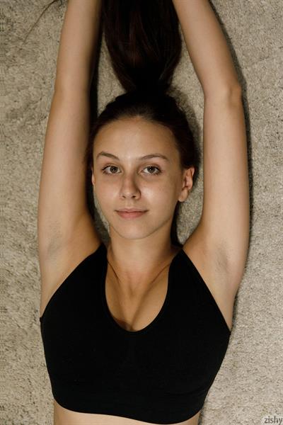 Jessica Albanka in Leggings