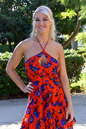 London Nude Pictures Pleasuring Curves