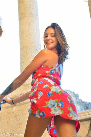 Roxanna Nude Pictures No Hard Hats Here