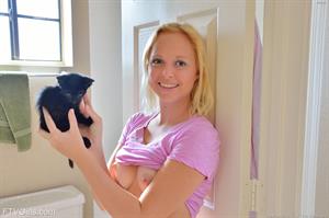 Megan Morris Nude Pictures In Her Little Sanctuary