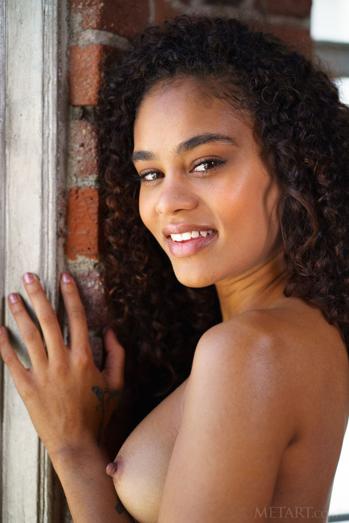 Scarlit Scandal Leggy Exotic Babe