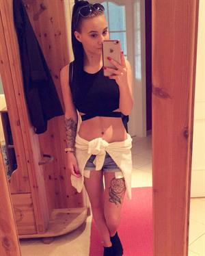 Young hot model Jacqueline Infanger showing off