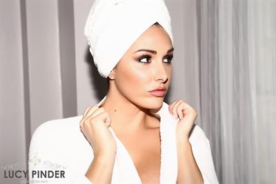 Massive collection of babe Lucy Pinder. 

High Defination potraits of Lucy Pinder.