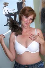 Horny housewife starts to masturbate her mature pussy on the floor