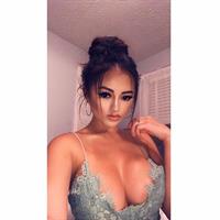 Jenny Ayyeitznhi taking a selfie