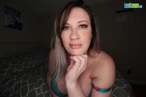 Busty natural Lana Kendrick takes her top off in these selfies