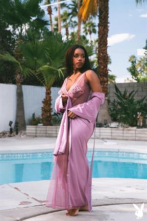 Selene Pictures Curvy Selene