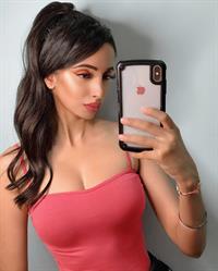 Sharen taking a selfie