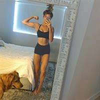 Anna Victoria taking a selfie