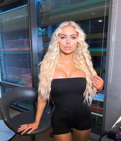 Mackenzie Dipman - Love Island