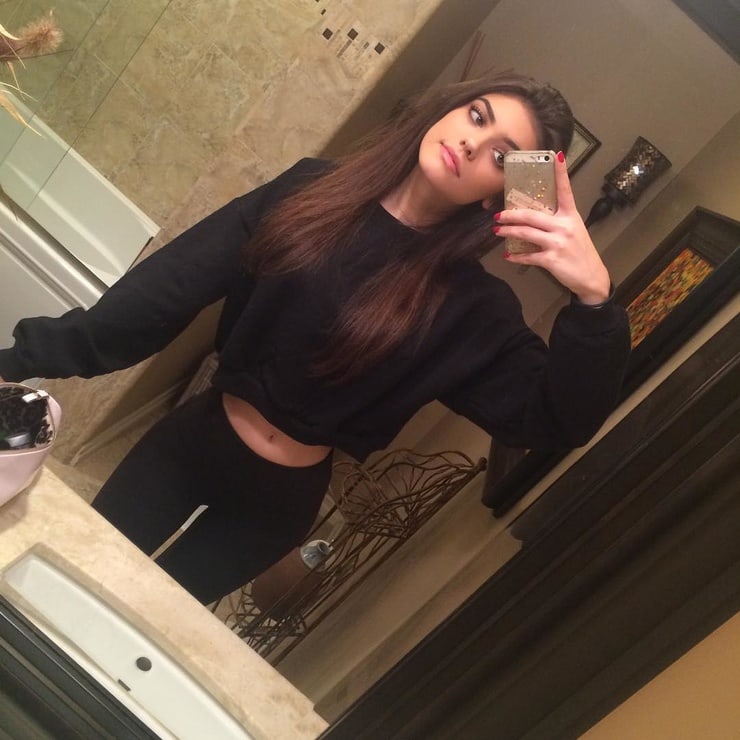 Kelsey Calemine taking a selfie