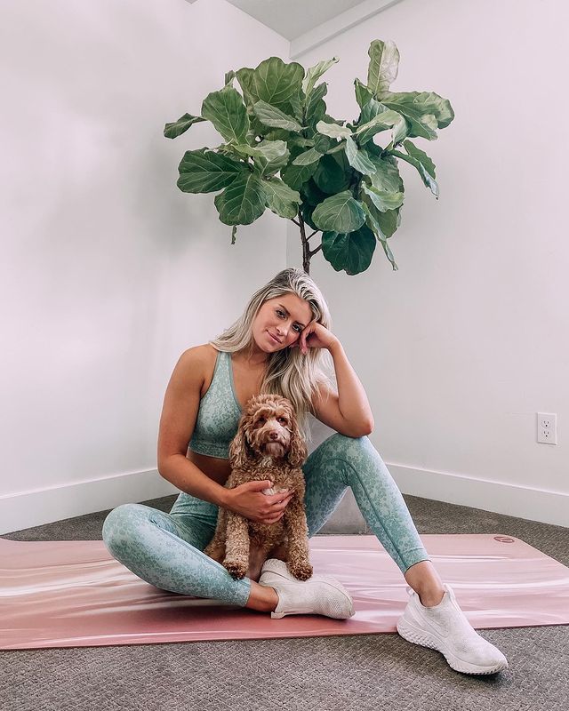 Whitney Simmons Pictures Whitney Simmons