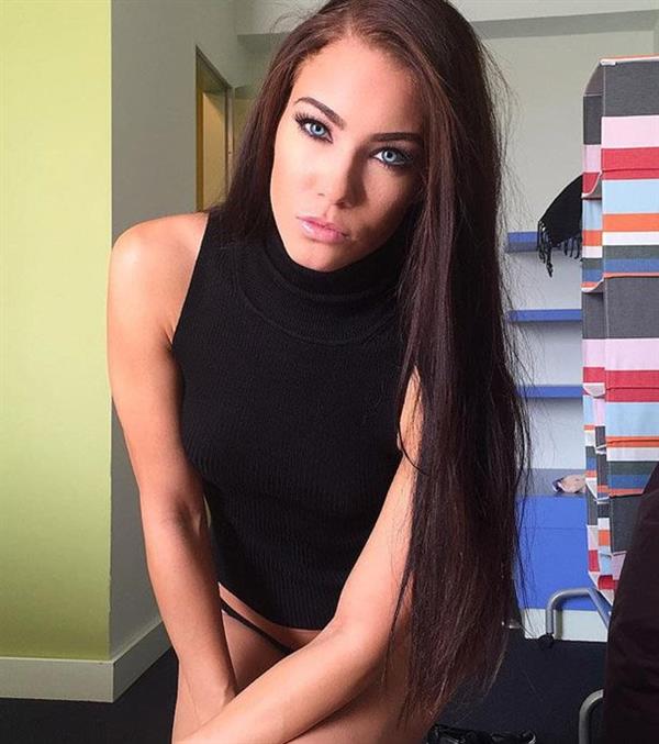 Stephanie Davis (fitness model)