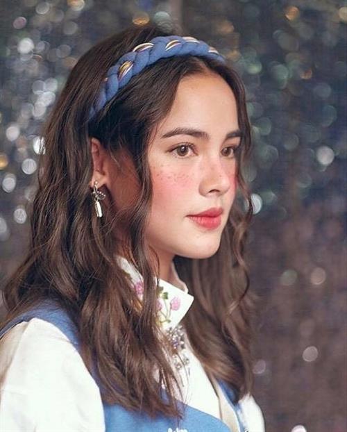 Urassaya Sperbund