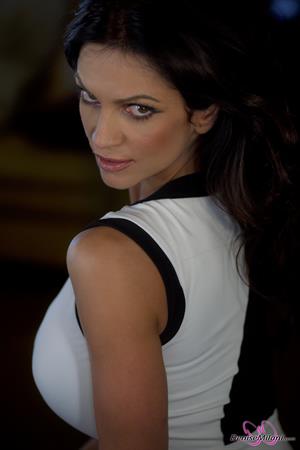 Denise Milani Photoset - Elegant