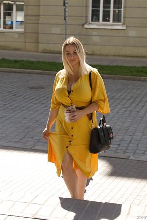 Ivanna Ershova Pictures Busty Ivanna Ershova in Yellow