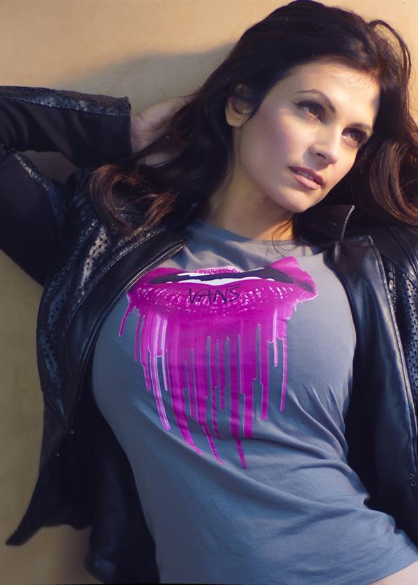 Denise Milani Photoset - VansShirt