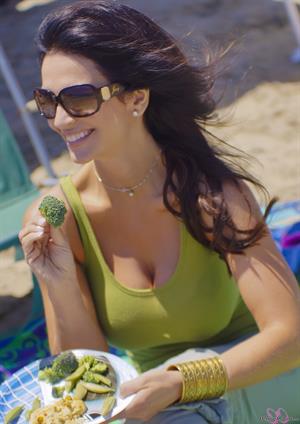 Denise Milani Photoset - SummerCand