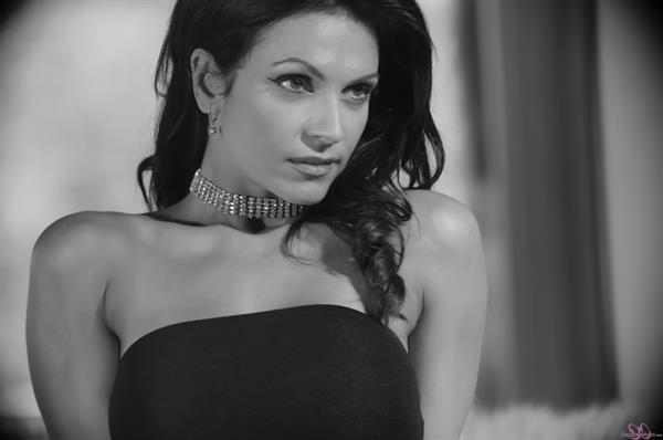 Denise Milani Photoset - Glamorous