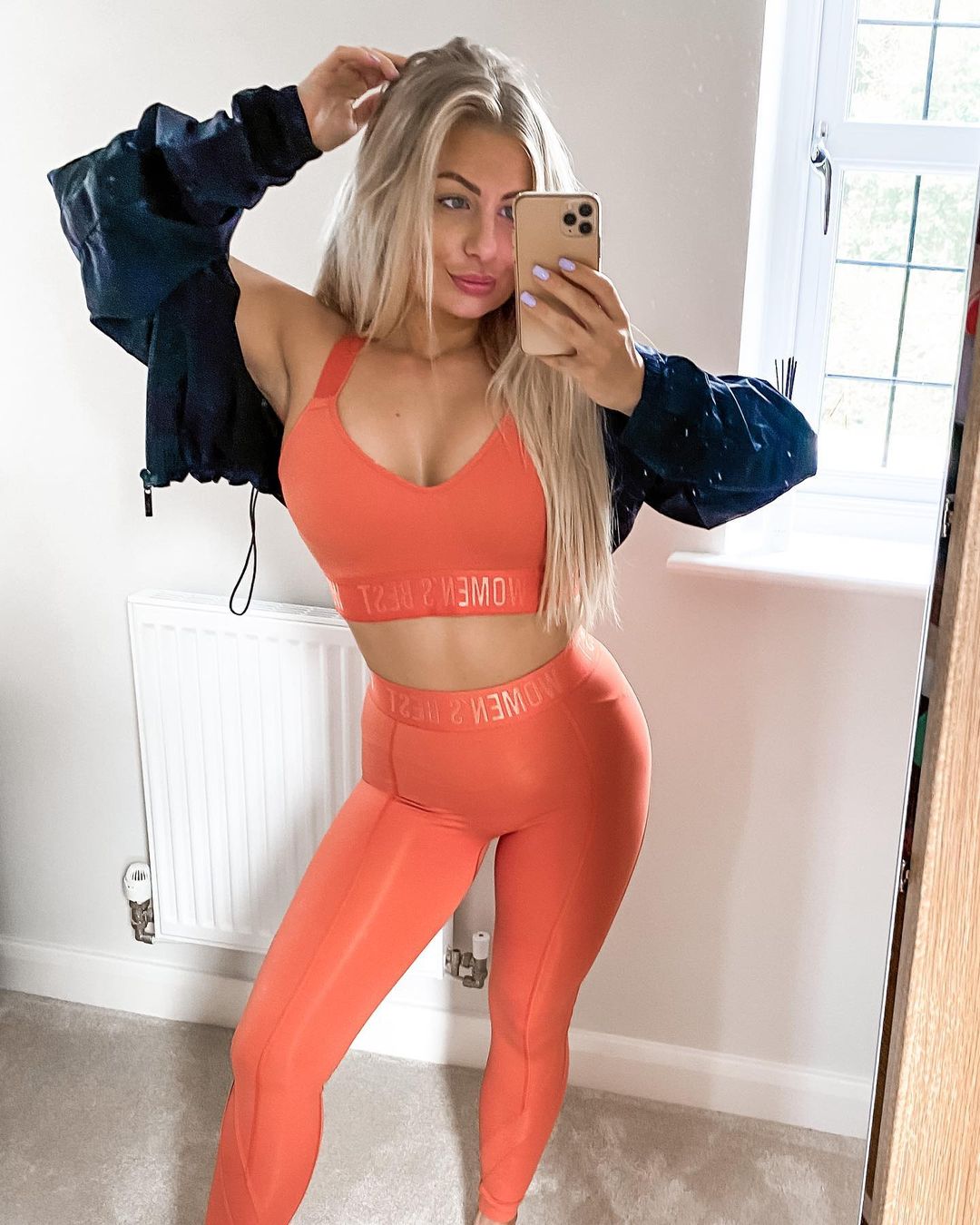 Jelly Devote taking a selfie