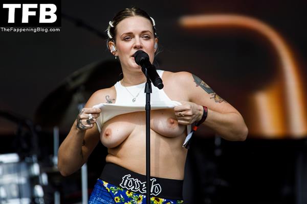 Tove Lo topless while performing her song  Talking Body  at Danish music festival  NorthSide  - 06/06/2019