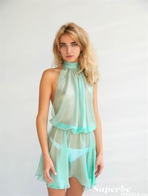 Bella Luz Nude Pictures My First Time with Bella Luz - See Her Videos, Galleries and Selfie Videos at SuperBeModels